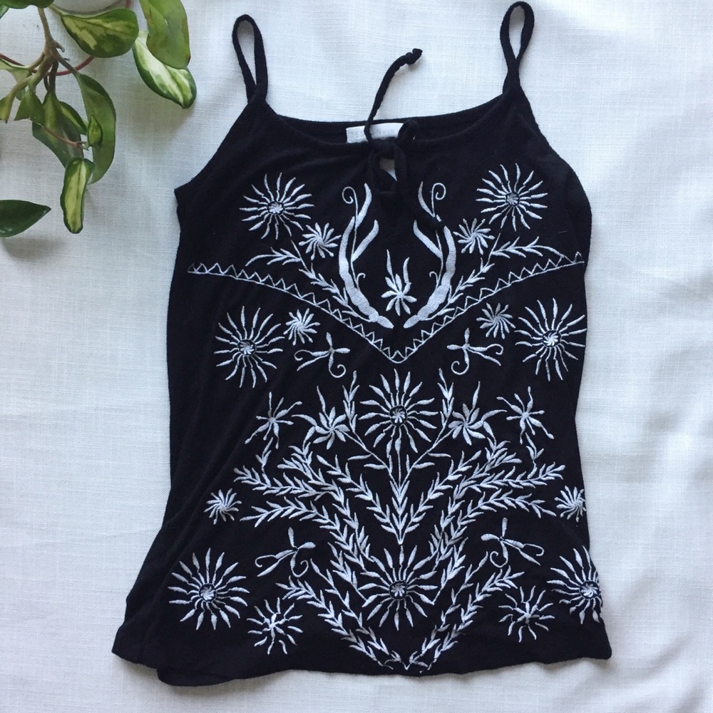 ‼️ Design History Embroidered Tank-Top Blouse